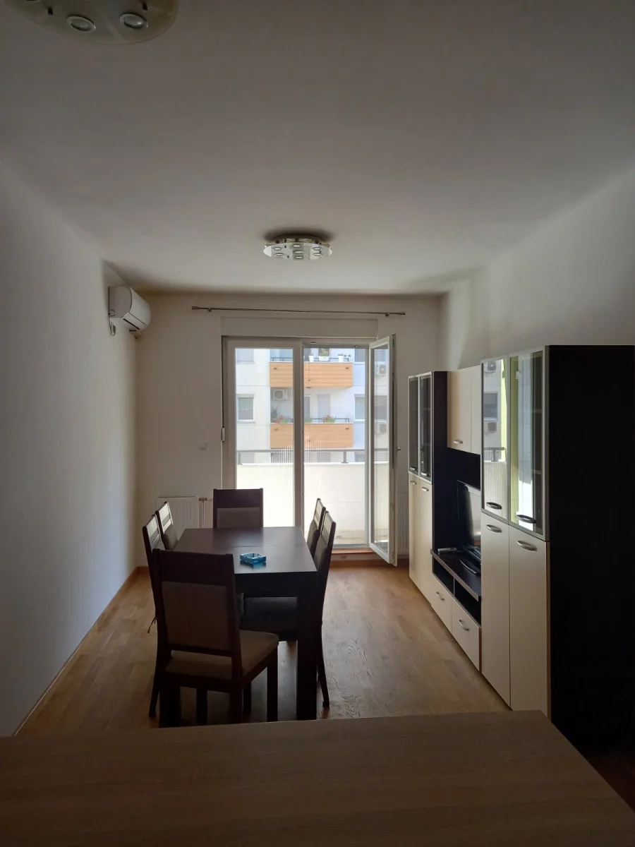 NOVI SAD.SOCIJALNO.TROSOBAN STAN.NAMEŠTEN STAN. MOŽE I BEZ NAMEŠTAJA    (Svet nekretnine, Novi Sad, Reg. br. 405)