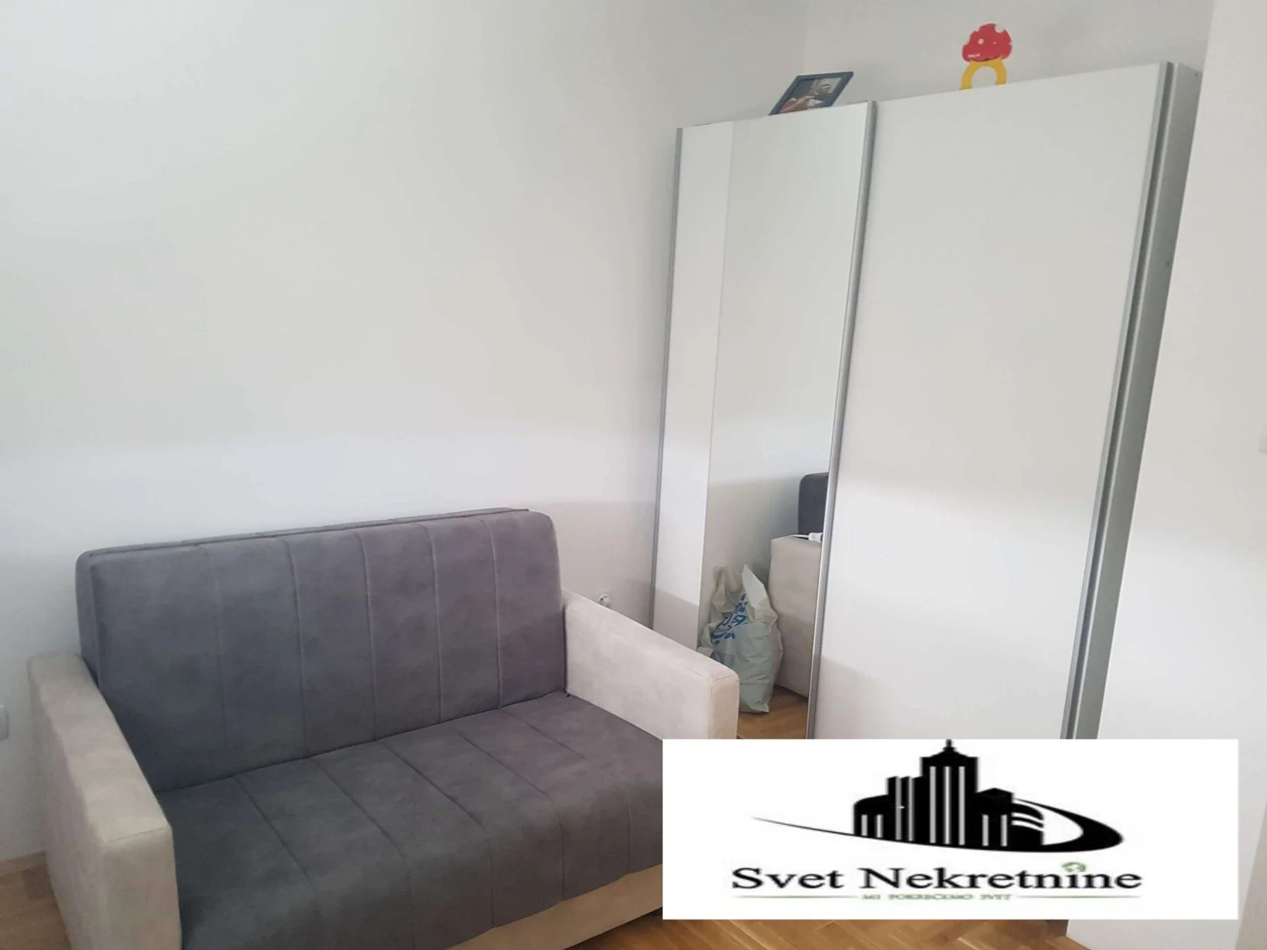 NOVI SAD.KLISA.ČETVOROSOBAN STAN.SA PDV-OM .NAMEŠTEN STAN. DVA PARKING MESTA(Svet nekretnine, Novi Sad, Reg. br. 405)