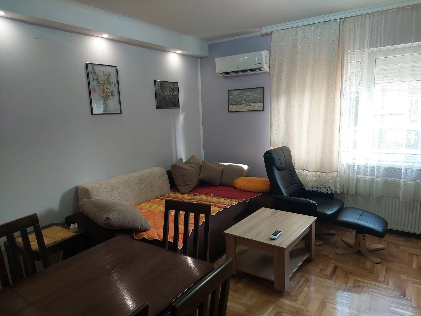 NOVI SAD.ADICE.TROSOBAN STAN.    (Svet nekretnine, Novi Sad, Reg. br. 405)