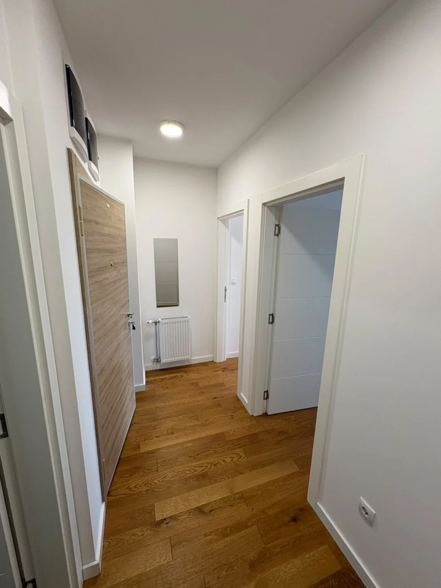 NOVI SAD. PODBARA. JEDNOIPOSOBAN STAN. U CENU JE URAČUNATO GARAŽNO MESTO.(Svet nekretnine, Novi Sad, Reg. br. 405)