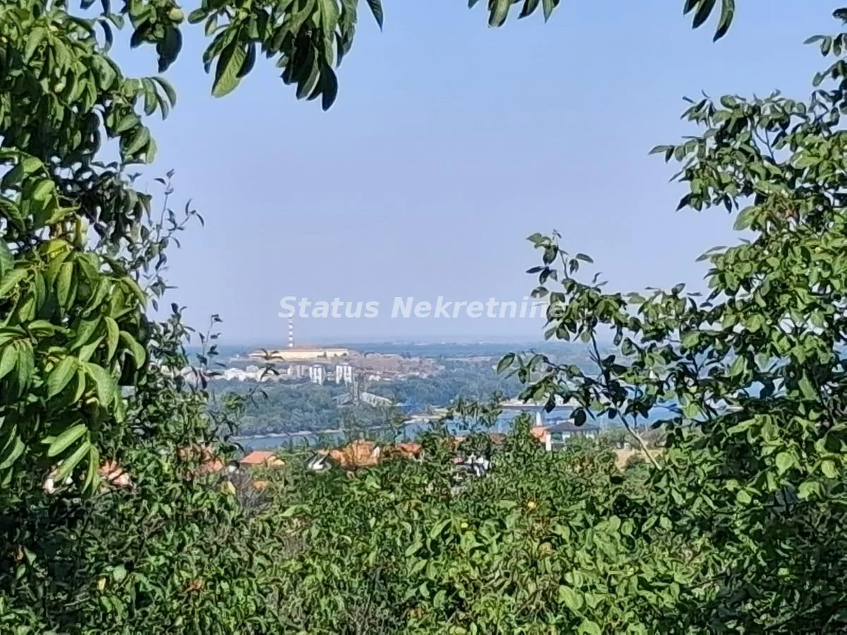 Fruška Gora-Liparije-Skromna Vikendica 30 m2 na Osunčanom Placu od 2500 m2 sa Voćnjakom i Pogledom-065/385 8880