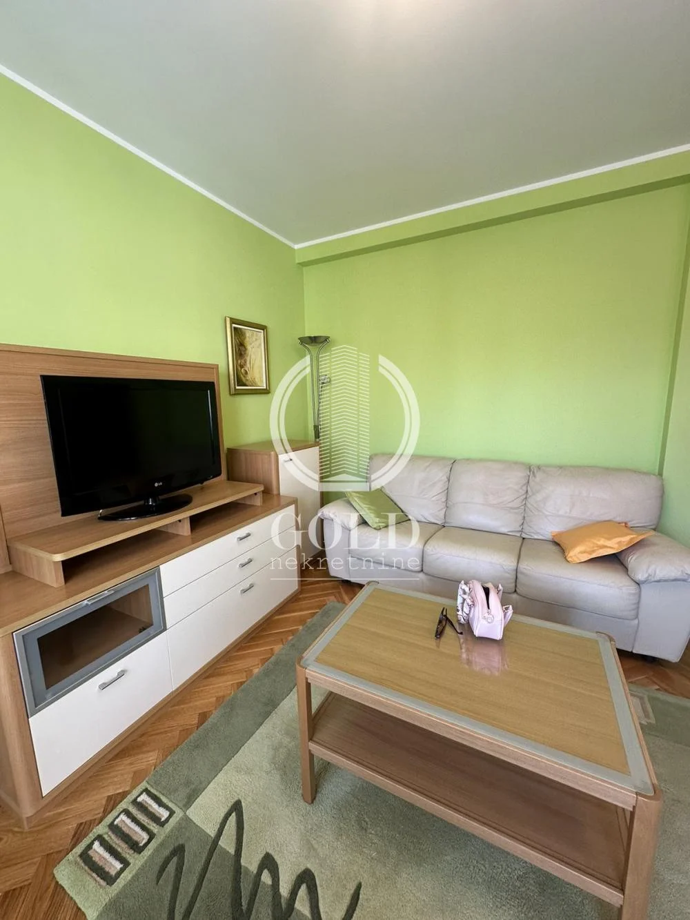 IZDAVANJE - 55M2 - DVOSOBAN - CENTAR ID#12548