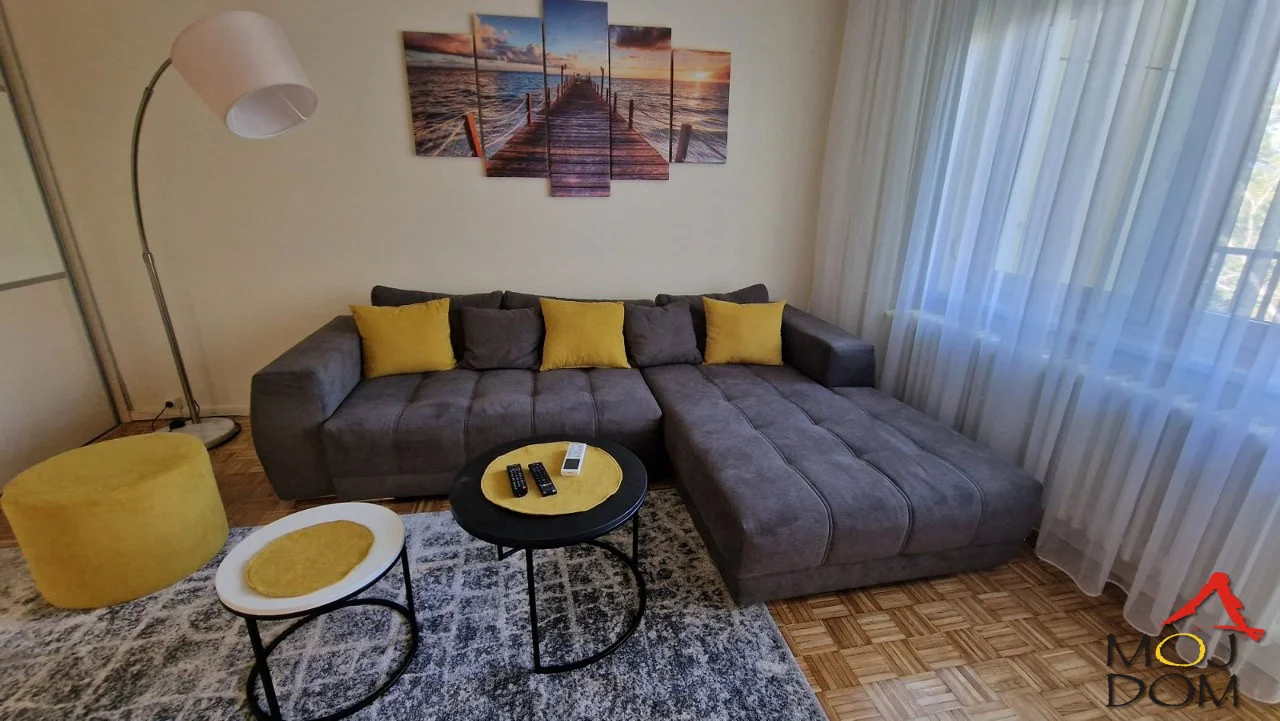 Moj dom Vam nudi prelep stan u Petrovaradinu. Kućni ljubimci nisu dozvoljeni. Useljiv odmah.  Za više informacija pozovite.
Kontakt: 0638822439
Sifra:9104295

Moj Dom offers you a beautiful apartment in Petrovaradin.
Pets are not allowed.
Available