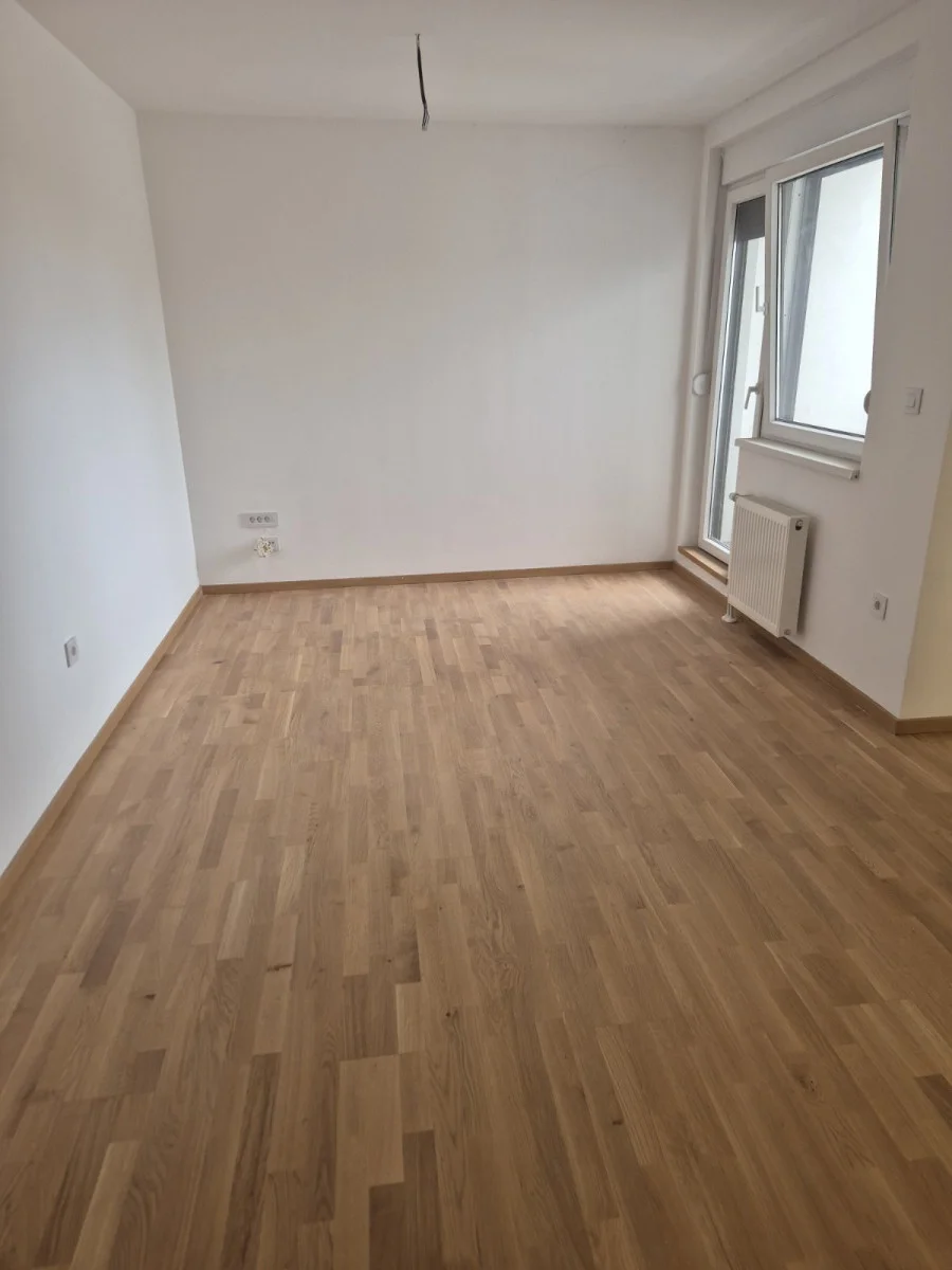 NOVI SAD. TELEP.TROIPOSOBAN STAN. PLUS PDV(Svet nekretnine, Novi Sad, Reg. br. 405)