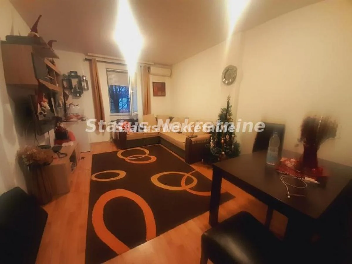 DVOSOBAN UKNJIŽEN STAN 50M2 NOVA DETELINARA VISOKI PARTER 128 750EU