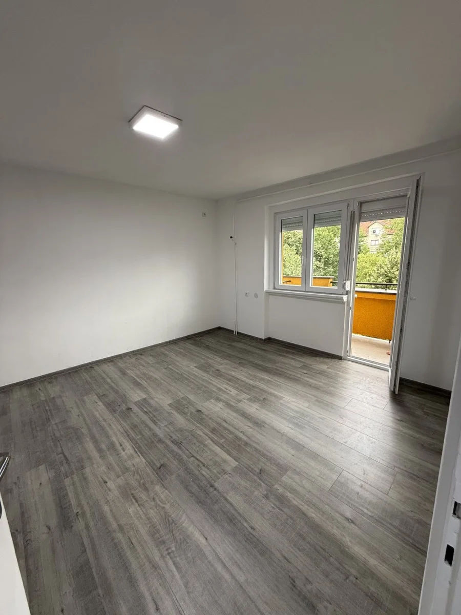 NOVI SAD. SATELIT. JEDNOIPOSOBAN STAN.RENOVIRAN STAN.(Svet nekretnine, Novi Sad, Reg. br. 405)