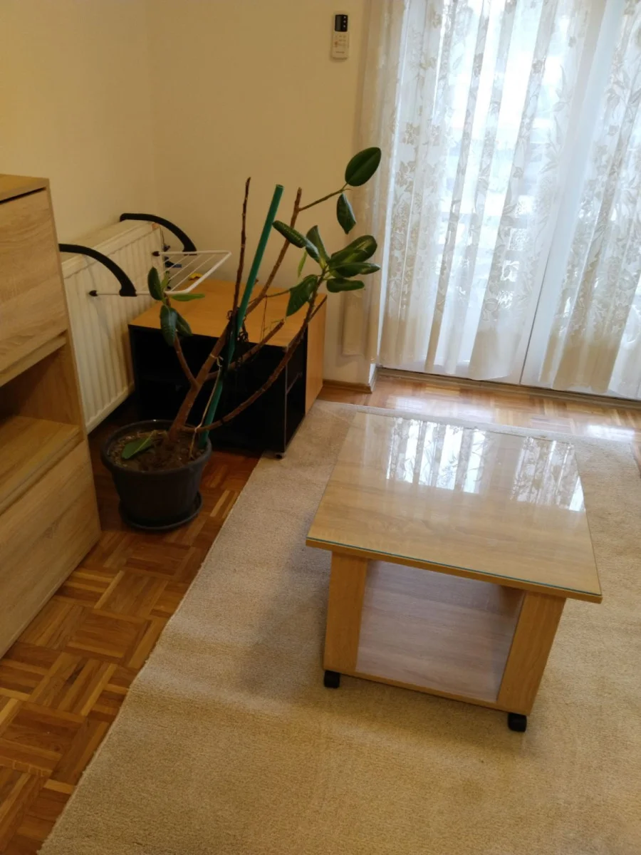 Novi Sad, Adice, jednosoban stan u prizemlju komplet opremljen se prodaje. Postoji prilaz za invalide , uknjižen kao st