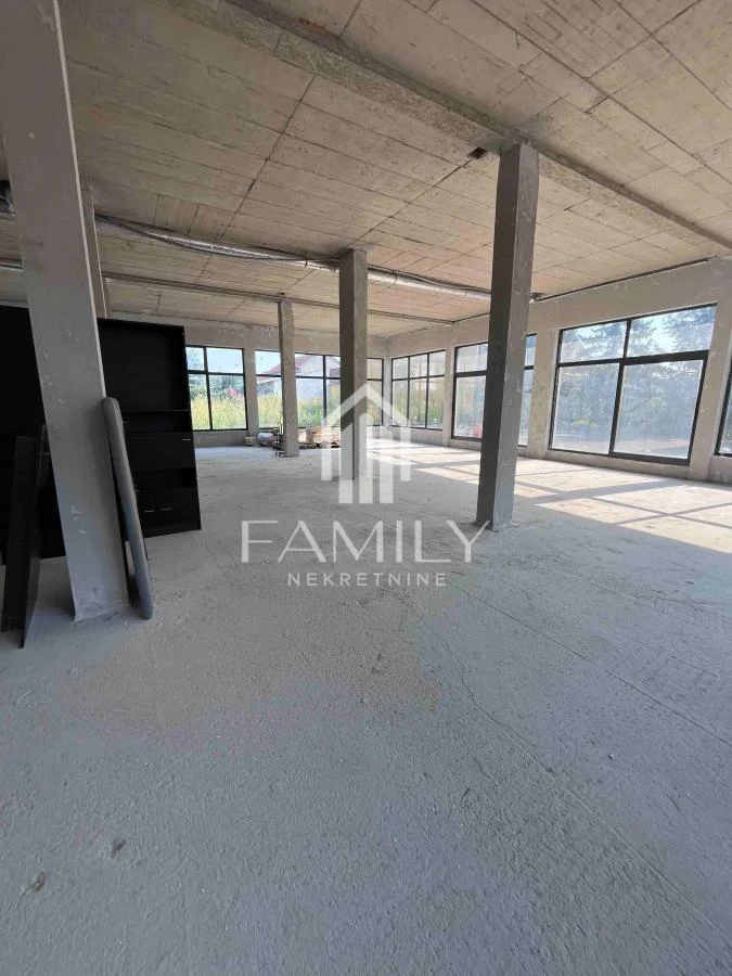 Lokal 350 m², Adice, Novi Sad, 2 kupatila - Siva Faza