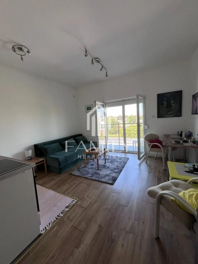 Garsonjera na Klisi, Novi Sad, 26 m², 2. sprat