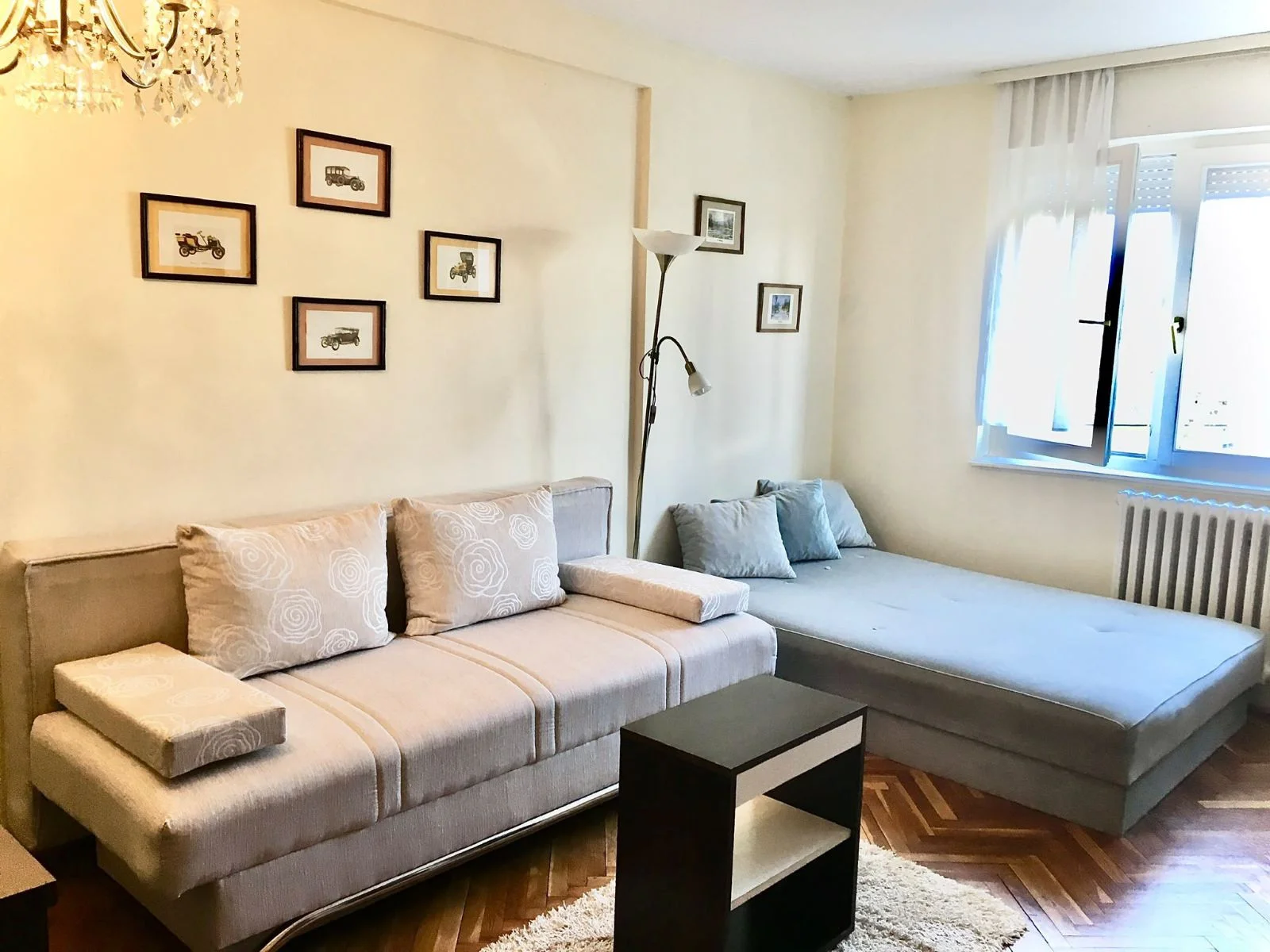 <p>Novi Sad,Bulevar Oslobođenja, Garsonjera 28m2, grejanje gradsko, 4. sprat, potreban depozit, ima lift, telefon. Usel