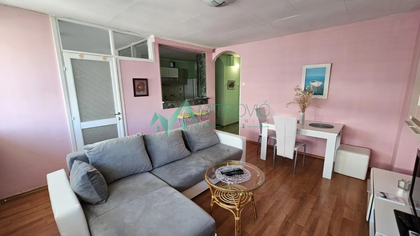 Odličan dvoiposoban stan na Bulevaru Oslobođenja – 56m²