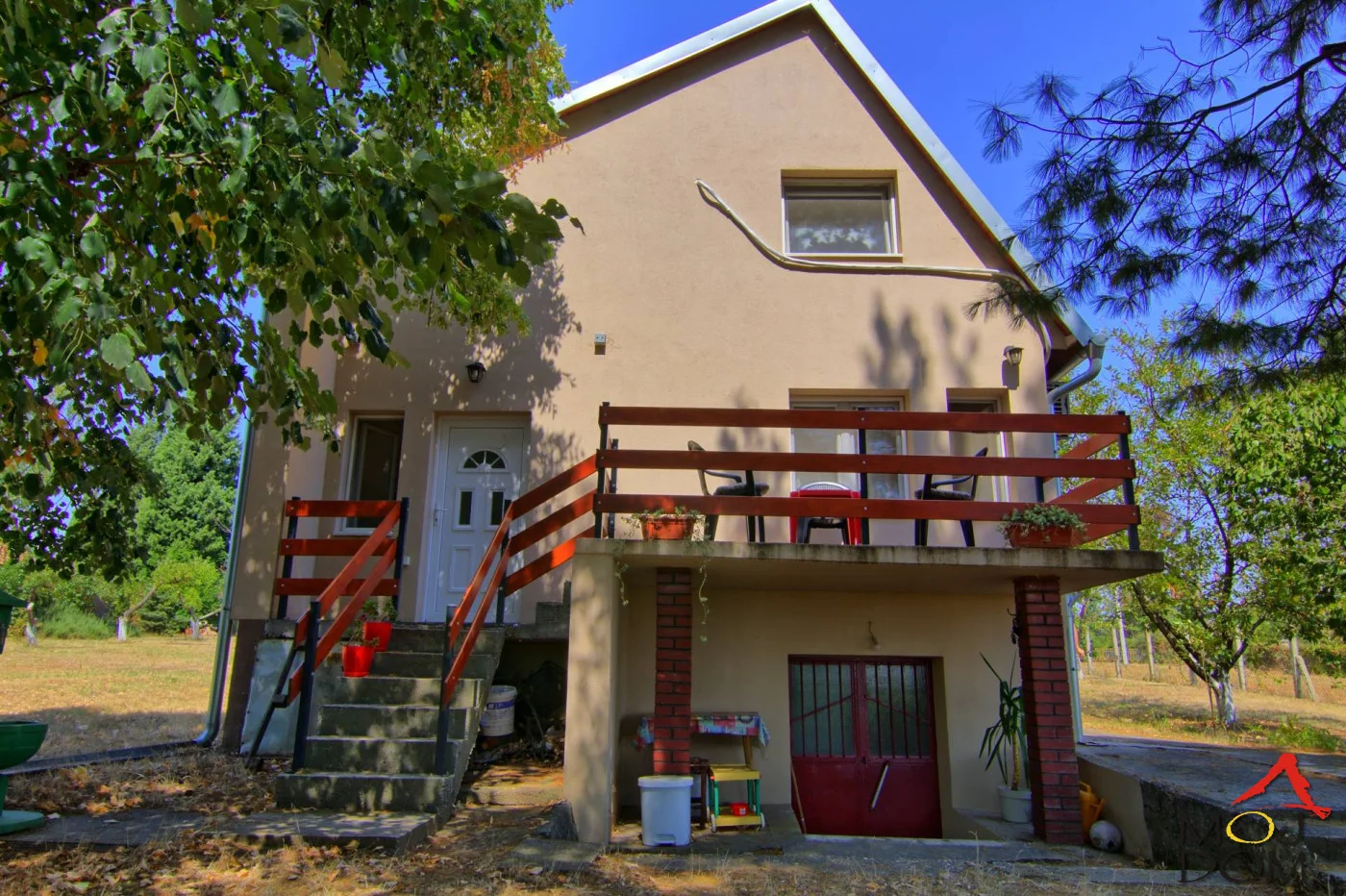 Čortanovci – kuća na prodaju, 100 m od glavnog puta, idealna za odmor i život u prirodi

Na prodaju je kuća površine 55 m² u Čortanovcima, smeštena na samo 100 metara od glavnog puta, u mirnom i zelenilom okruženom delu naselja. Kuća se s