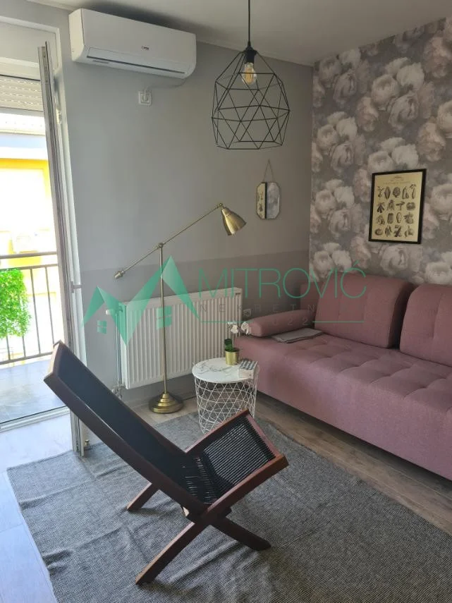 CENTAR - potpuno opremljena garsonjera sa terasom (šifra: 9102362) 