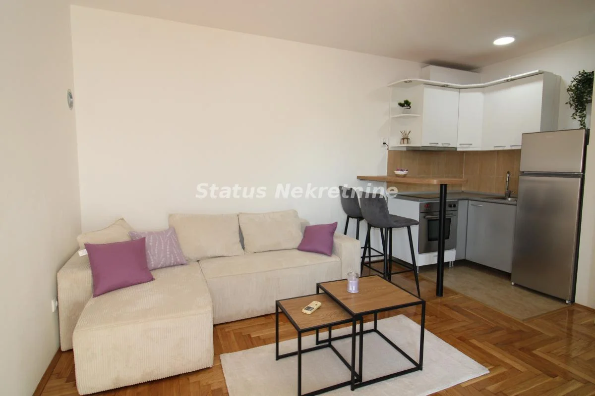 Jednoiposoban stan 36 m², Betanija, Novi Sad, 2. sprat-Komplet namešten