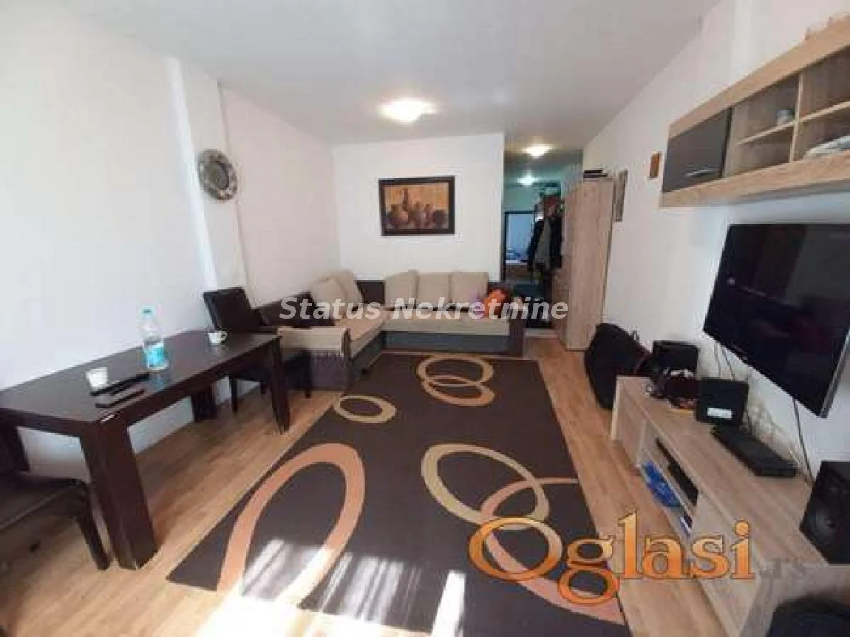DVOSOBAN UKNJIŽEN STAN 50M2 NOVA DETELINARA VISOKI PARTER 128 750EU