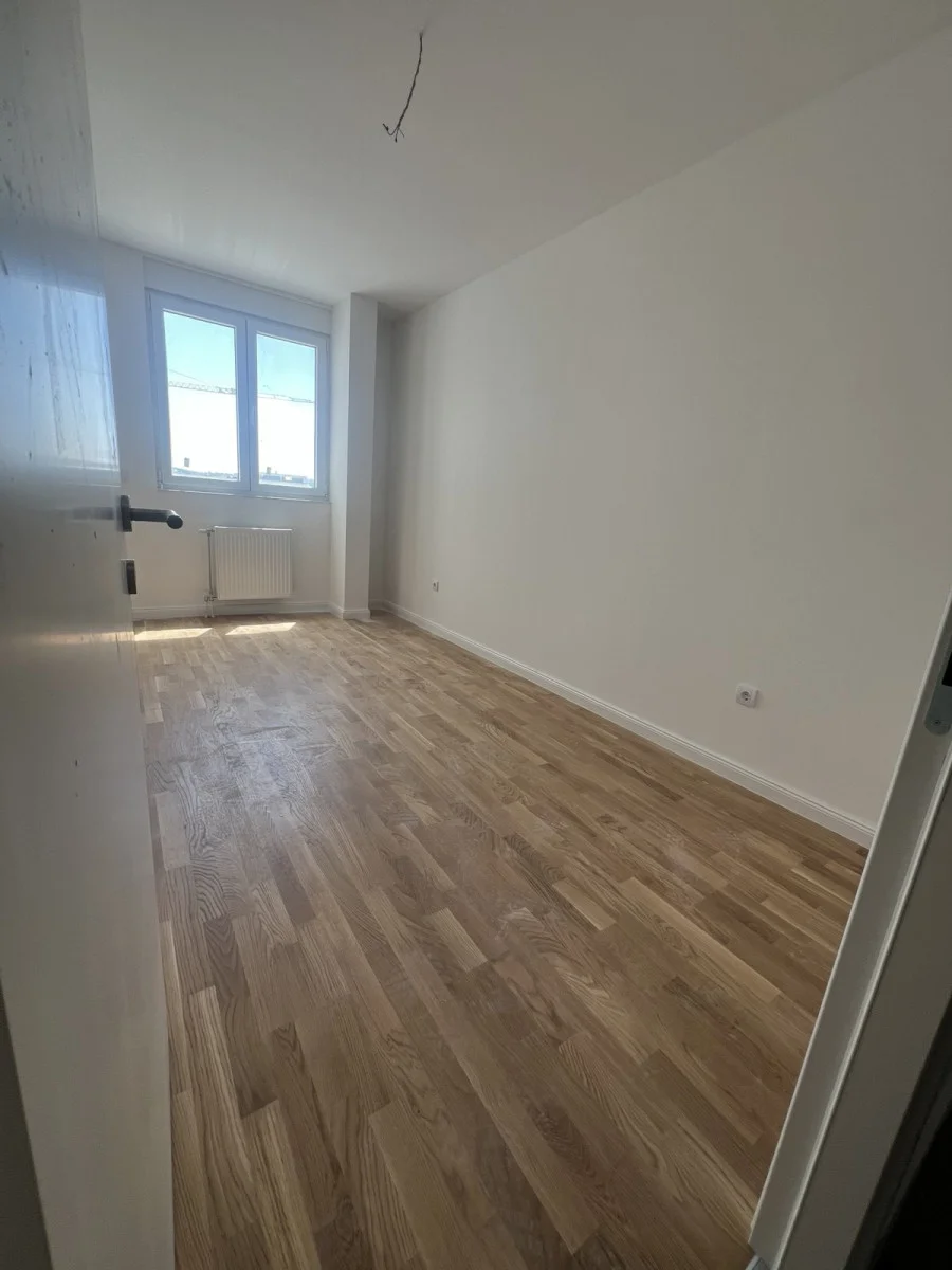Novi Sad, MIŠELUK, u novoizgradjenoj zgradi u kompleksu koji se vrlo brzo gradi i siri i ima tendenciju da postane jedn
