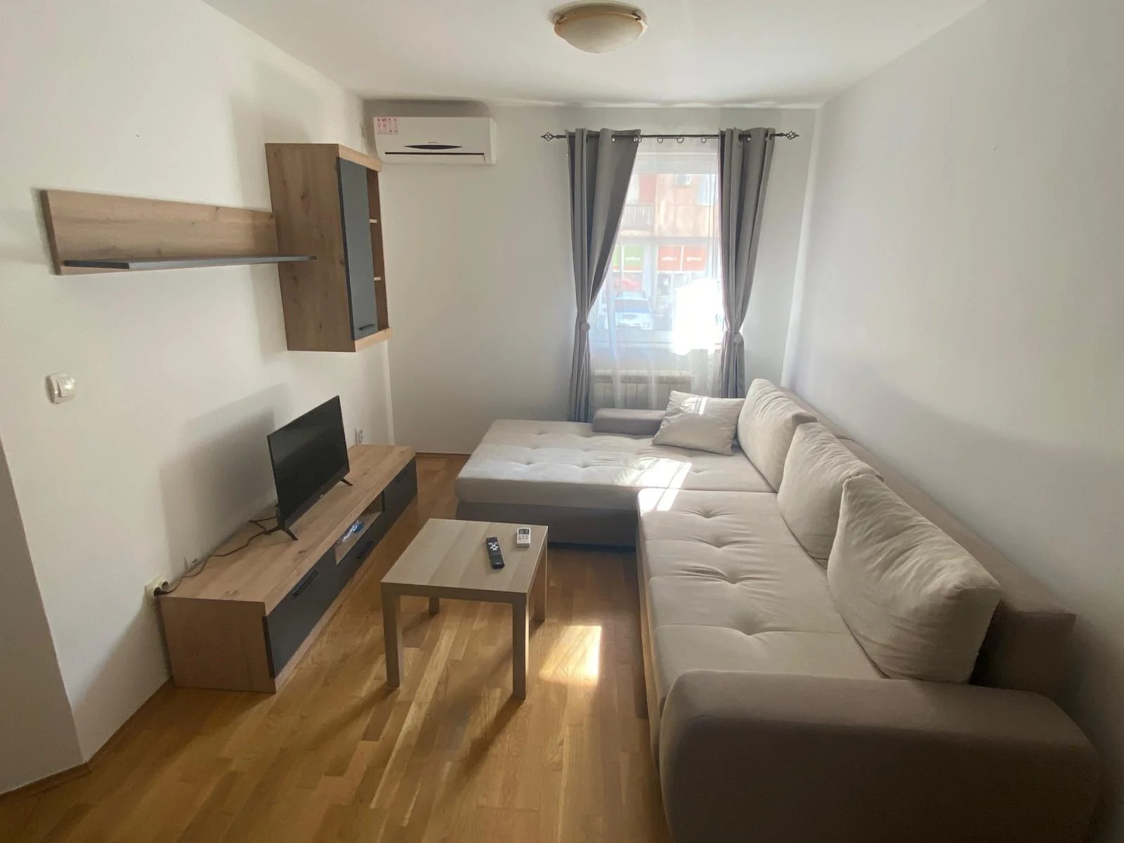 <p>Nova Detilinara, Ulica-Dr Svetislava Kasapinovića, Useljiv od 01.Septembra.Visoko prizemlje, Jednoiposoban od 47m2, 