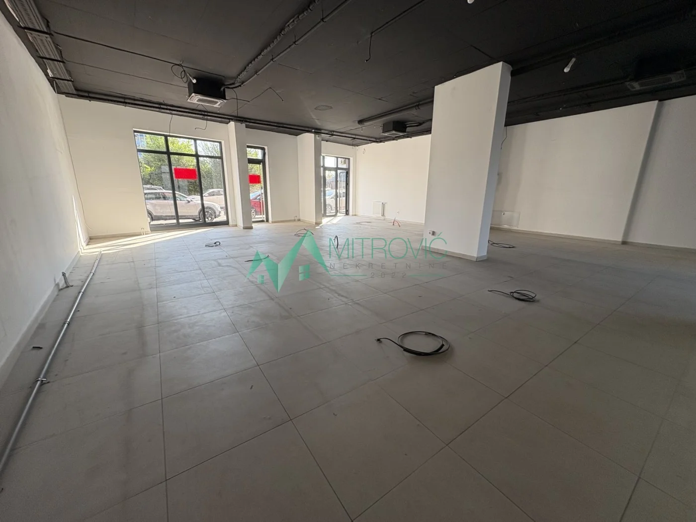 VIŠENAMENSKI POSLOVNI PROSTOR  NA BULEVARU EVROPE-131m2 (šifra oglasa:9102354)