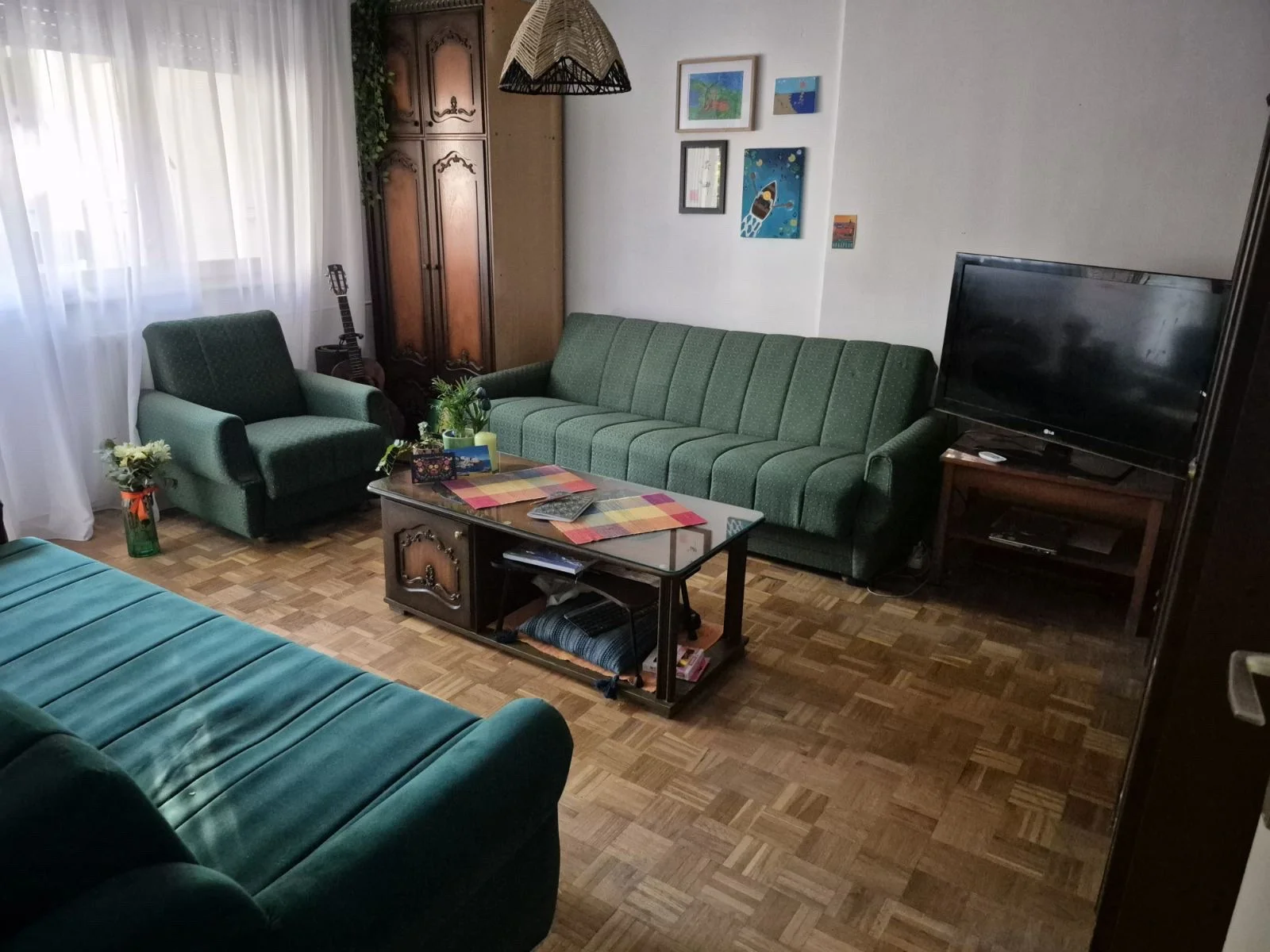 NOVI SAD. NOVO NASELJE. DVOSOBAN STAN.Stan je dvostrano orijentisan ima divnu terasu,u zelenilu koja gleda na 
dvoriste