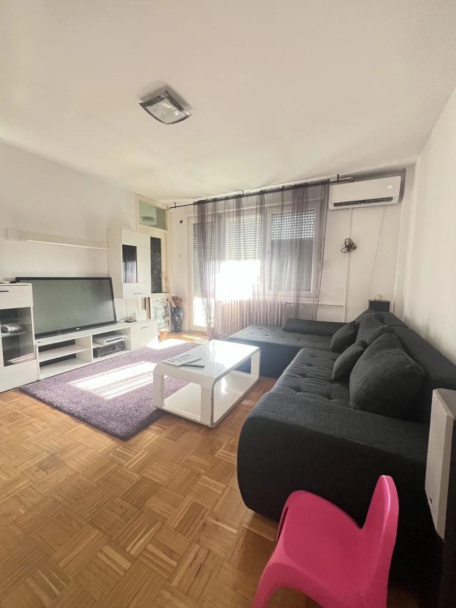 Novi Sad, Liman4, Retko u ponudi, pravi dvosoban stan, izuzetno svetao, 55m2, prostranog dnevnog boravka sa iizlazom na 