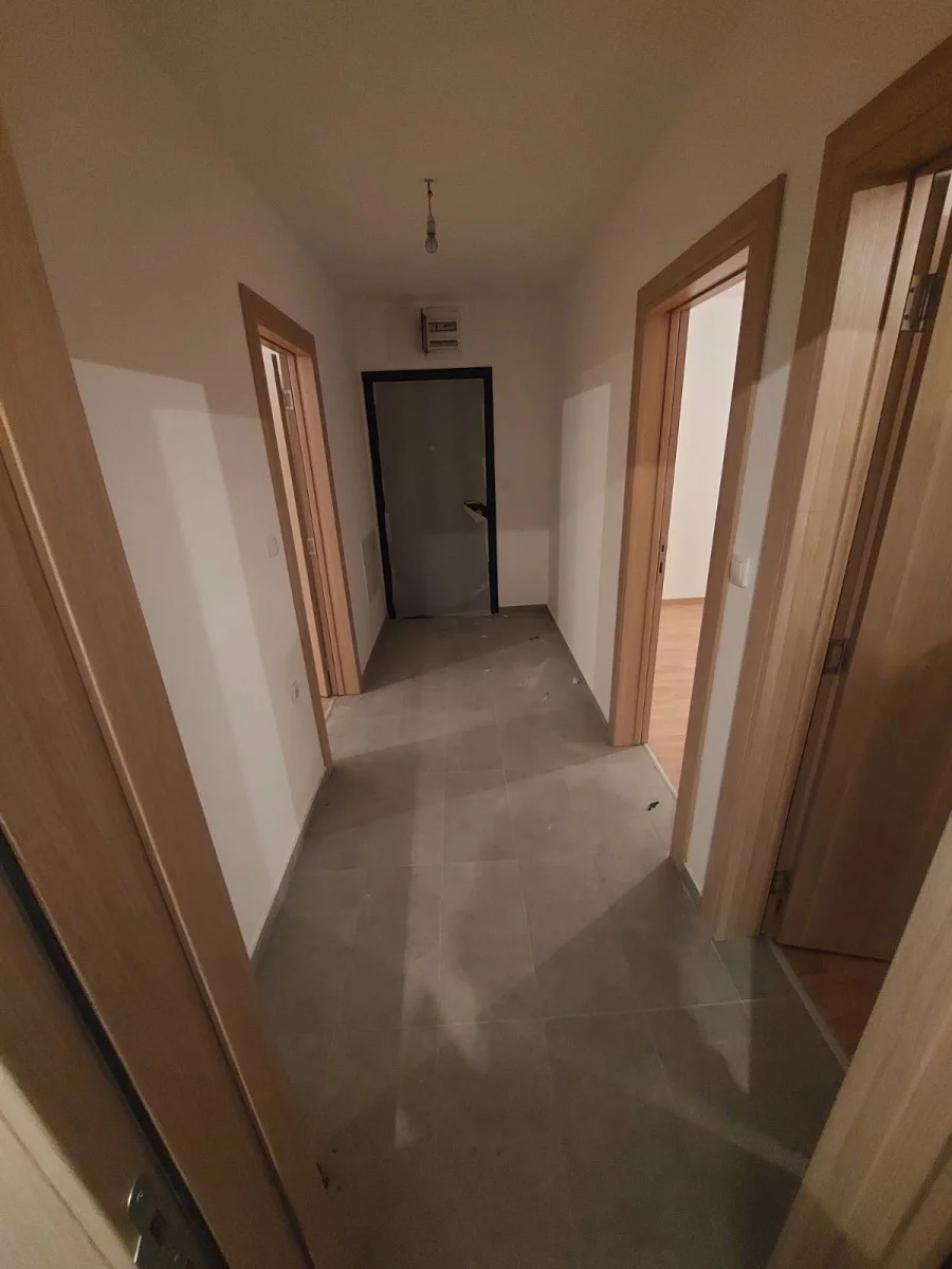 <p>Na prodaju moderan i funkcionalan stan površine 73,3 m², smešten u mirnom i atraktivnom delu Sremske Kamenice – 