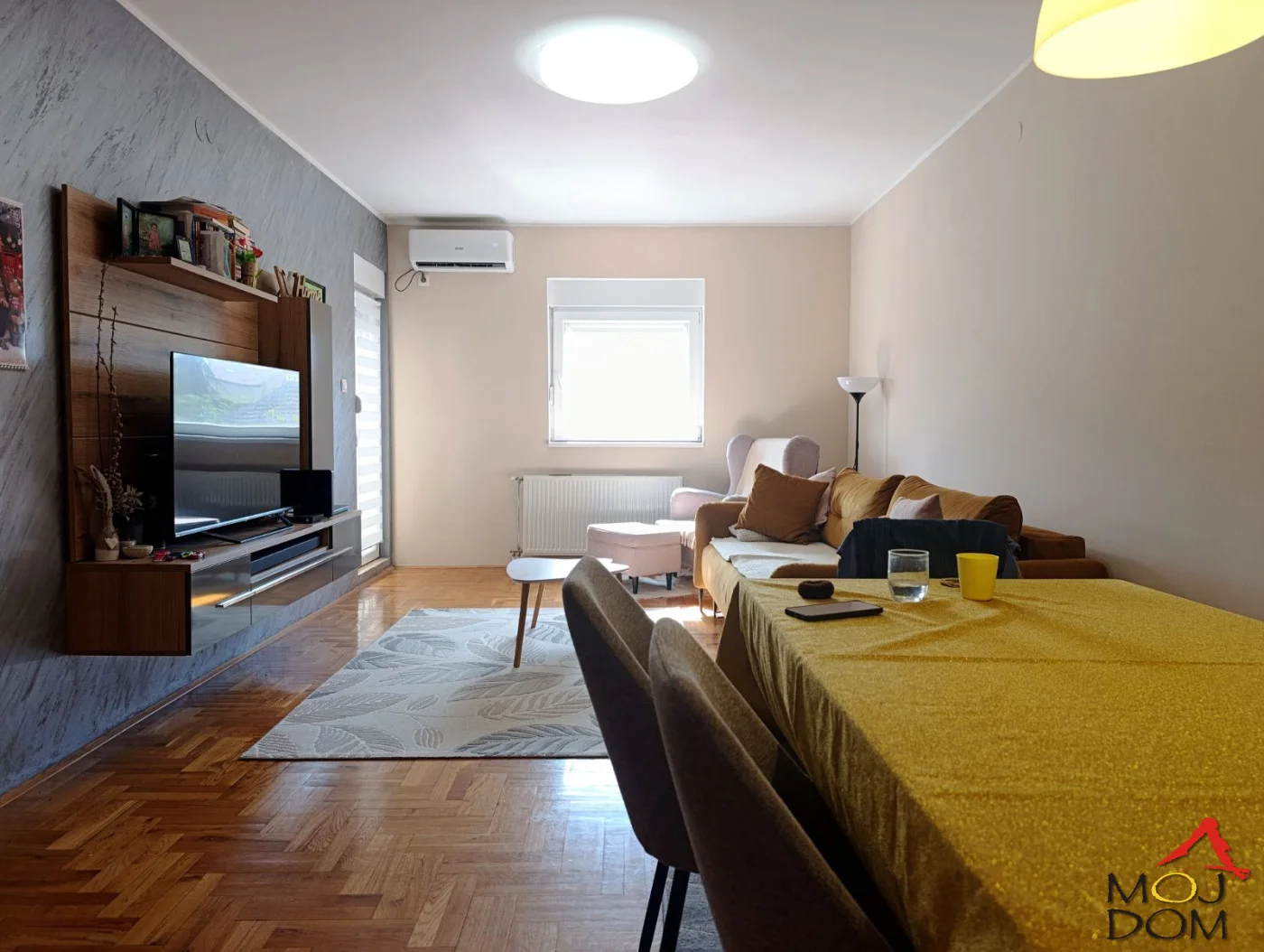 

Na prodaju odličan dvosoban stan od 58 m² na Severnom Telepu, u blizini Futoškog puta i Bulevara patrijarha Pavla. Smešten je na 1. spratu novije trospratne zgrade, dvorišno je orijentisan i potpuno izolovan od ulične buke.

Stan je ve