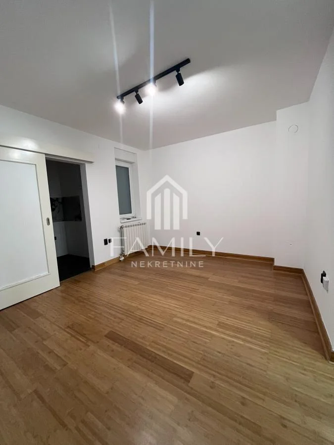 Trosoban stan, 54 m², Grbavica, Novi Sad, 1. sprat