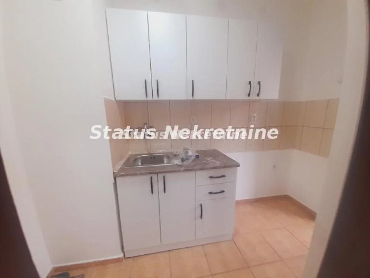 DELIMIČNO NAMEŠTEN DVOSOBAN STAN 46M2 NOVA DETELINRA, KOD SAJMA, 300EU