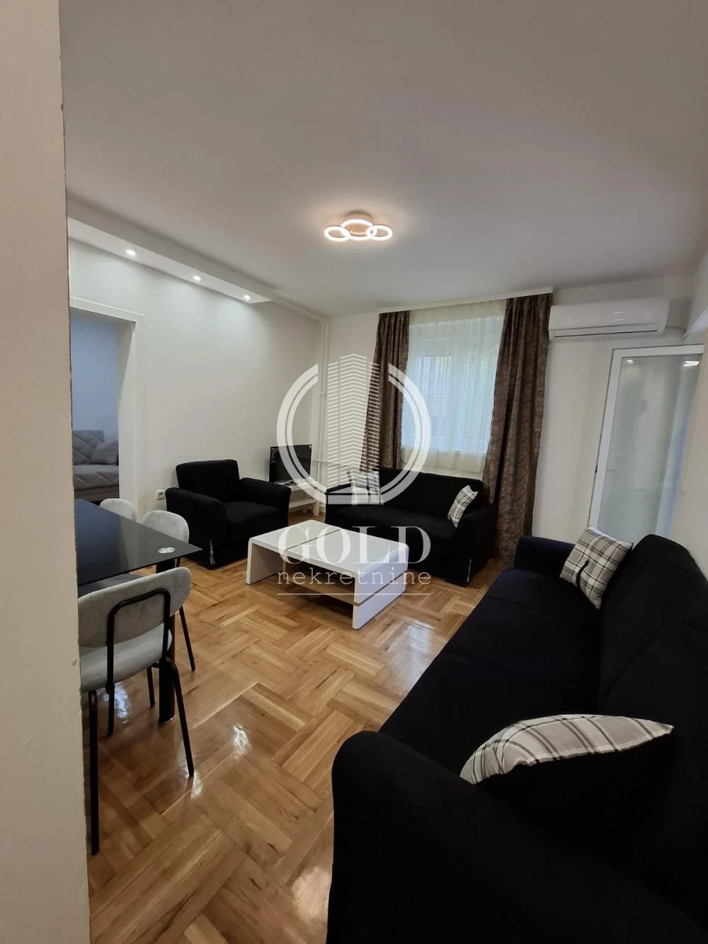 KLJUČ U AGENCIJI - Renoviran 2.5 stan u samom centru grada. MOGU LJUBIMCI ID#10897
