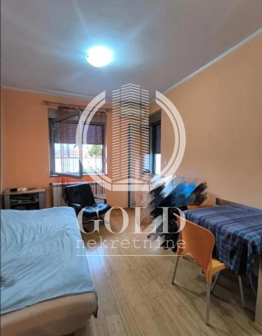 Izdaje se 0.5 stan:Centar-Novi Sad, 300e ID#12668