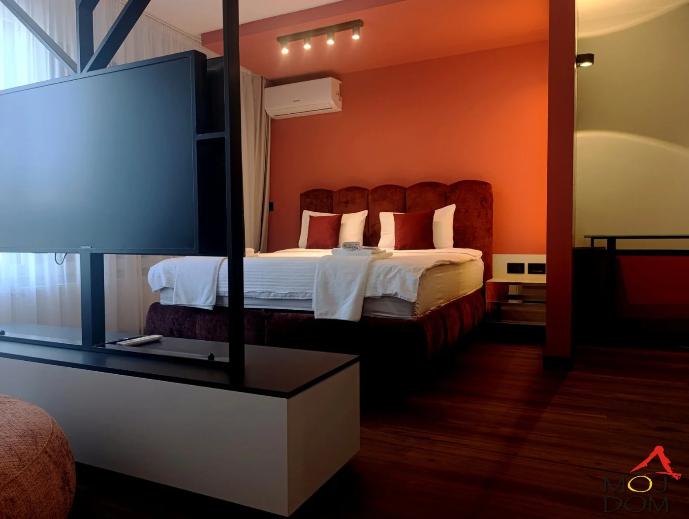 

Prodajemo nove stanove u izgradnji visokog kvaliteta, sa akcentom na vrhunsku lokaciju, estetsku vrednost i premium uslugu. 

U zgradi koncipiranoj kao apart-hotel, sa recepcijom i restoranom u prizemlju, celodnevnim nadzorom, spa centrom i 