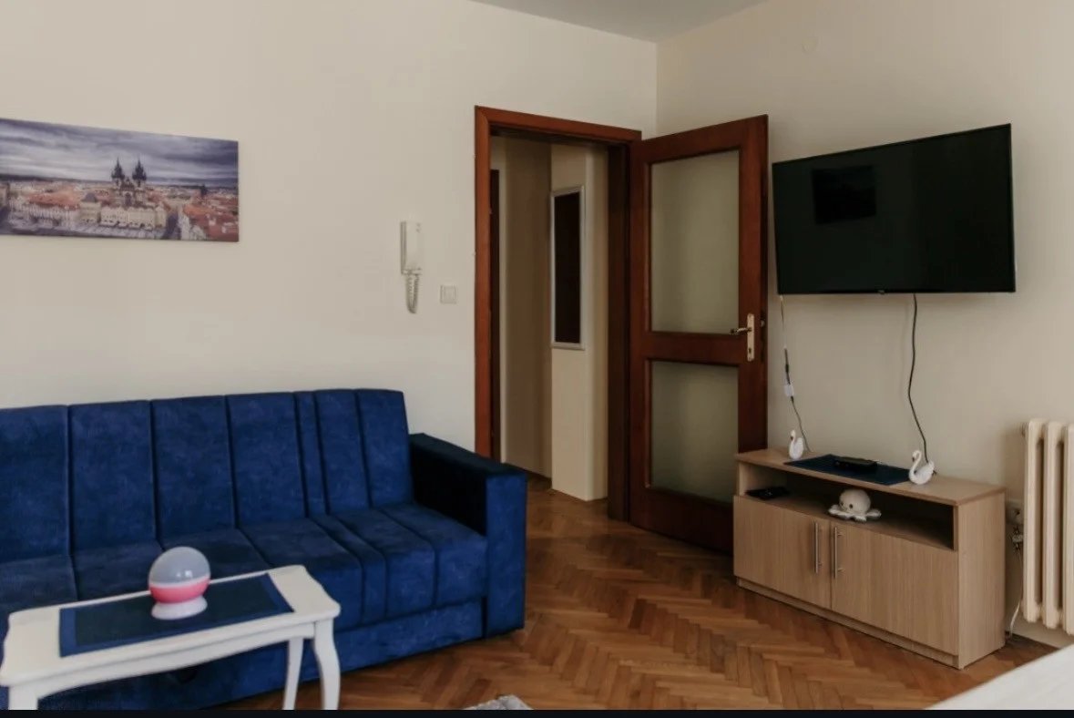 NOVI SAD. PODBARA. GARSONJERA.NAMEŠTEN STAN. DVORIŠNO ORIJENTISANA.(Svet nekretnine, Novi Sad, Reg. br. 405)