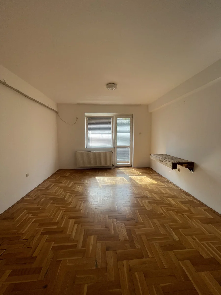 NOVI SAD.SAJAM DVOSOBAN STAN. PRAZAN STAN.SLOBODAN OD PRVOG AVGUSTA    (Svet nekretnine, Novi Sad, Reg. br. 405)