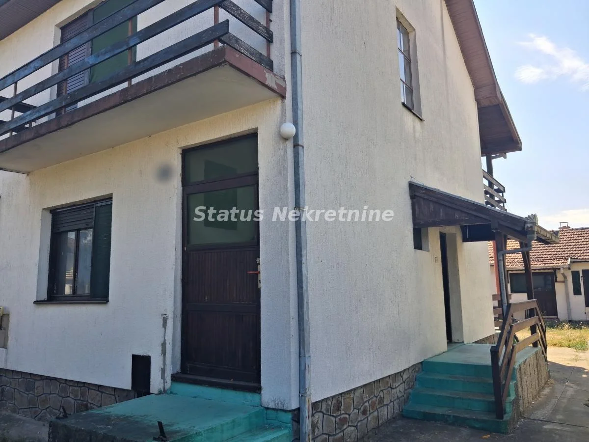Futog-Spratna Porodična kuća 150 m2 na Placu od 760 m2 u Lepoj širokoj ulici-065/385 8880