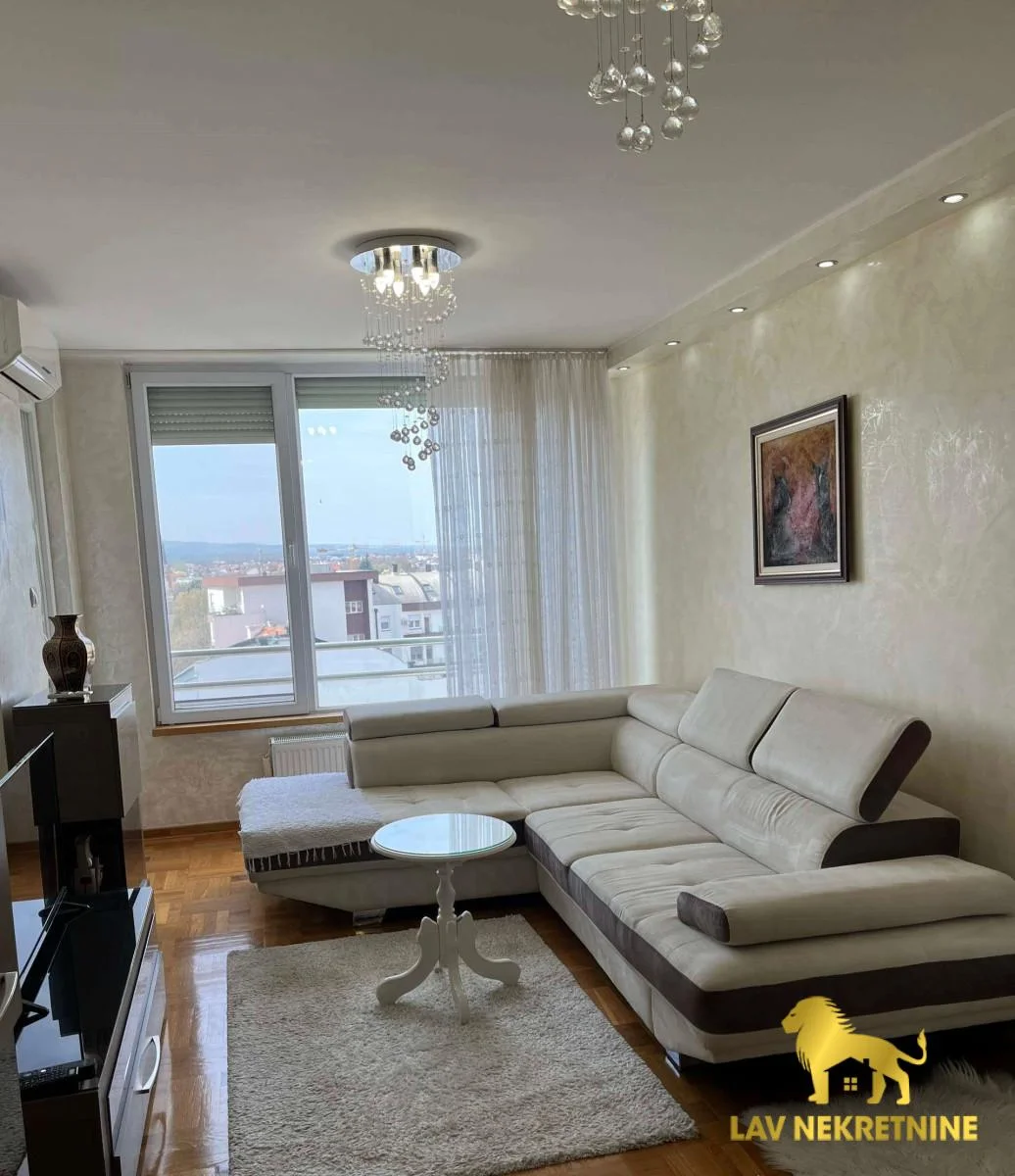 Nije pet friendly. Garazno mesto u ceni.Kontakt:&nbsp;062 7445 42 (iskljucivo putem poruke poslati link ili agencijsku s