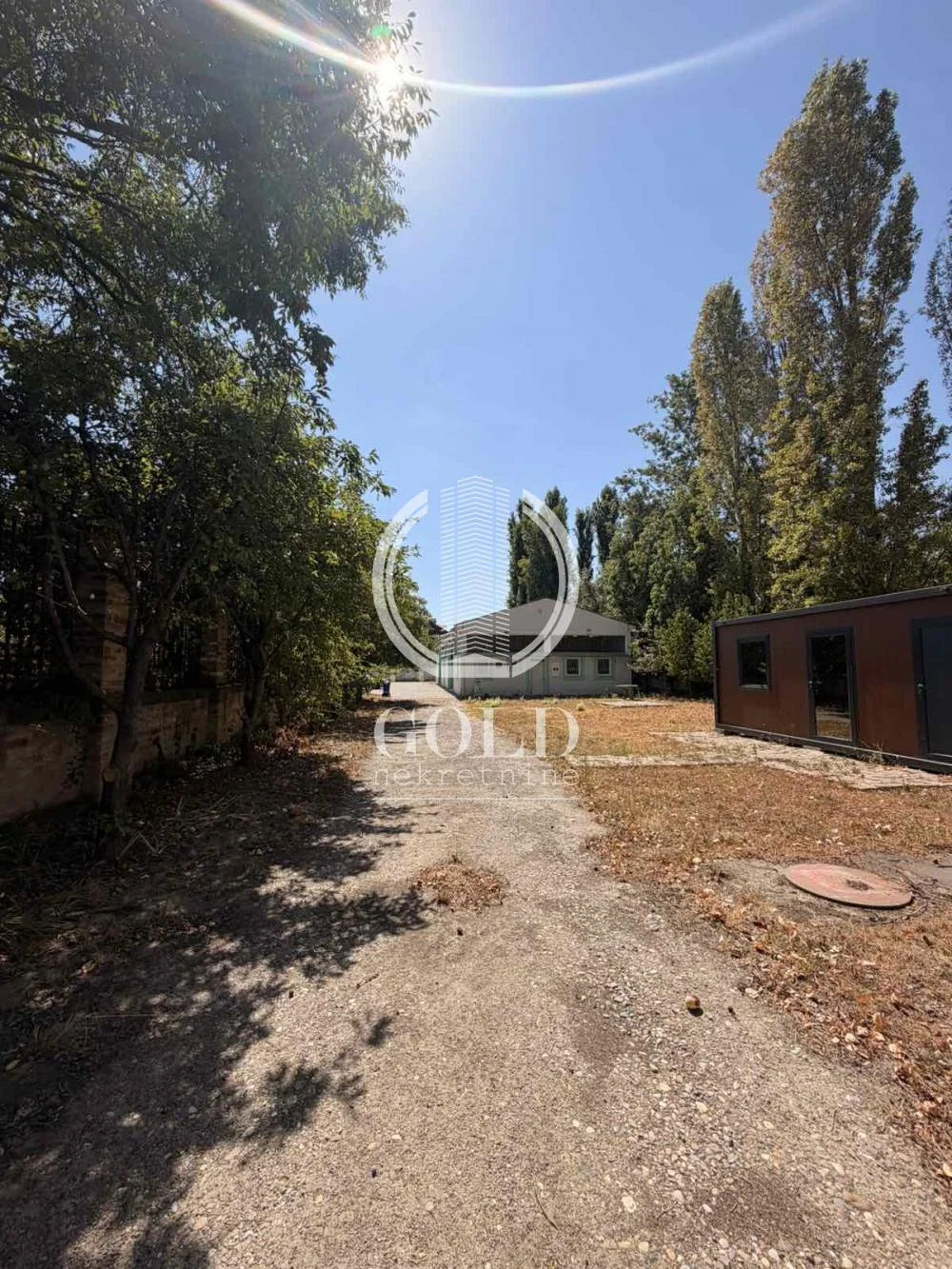 Izdavanje-Poslovni prostor-2150m2 (320m2+30m2) zavtorenog i 1800 otvorenog! ID#12664