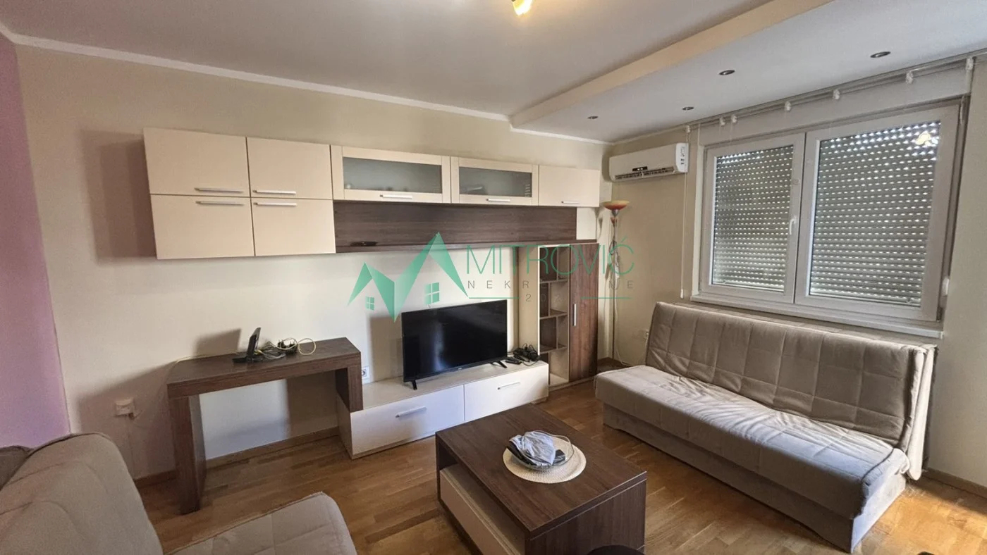 Kompletno nameštena garsonjera sa terasom 29 m² - Detelinara  
