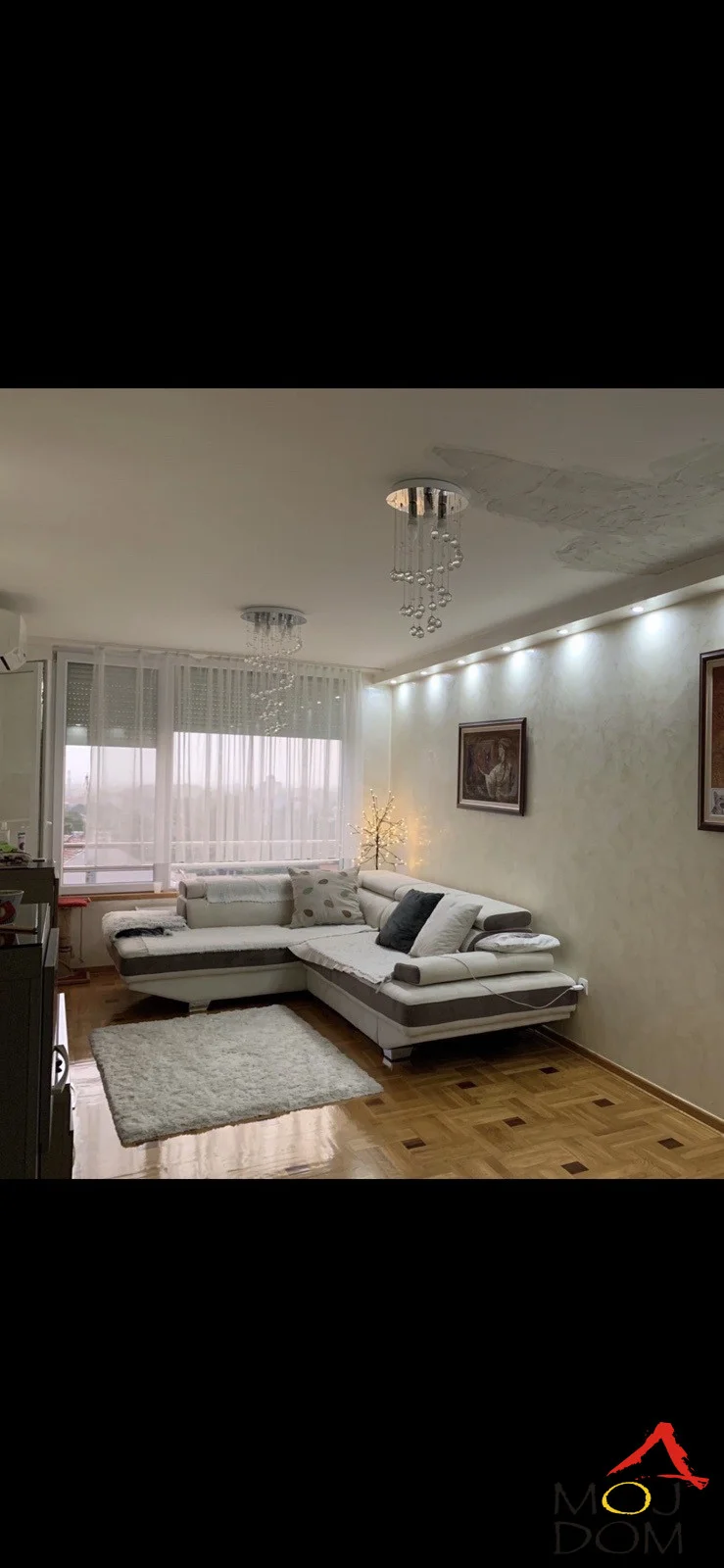 Novi Sad - Bulevar patrijarha Pavla
Iznajmljujemo kompletno namešten i opremljen četvorosoban stan od 102m2 sa prelepim pogledom na Frušku Goru. Stan se sastoji od velikog dnevnog boravka, kuhinje, predsoblja, hodnika, 3 spavaće sobe, kupatila sa