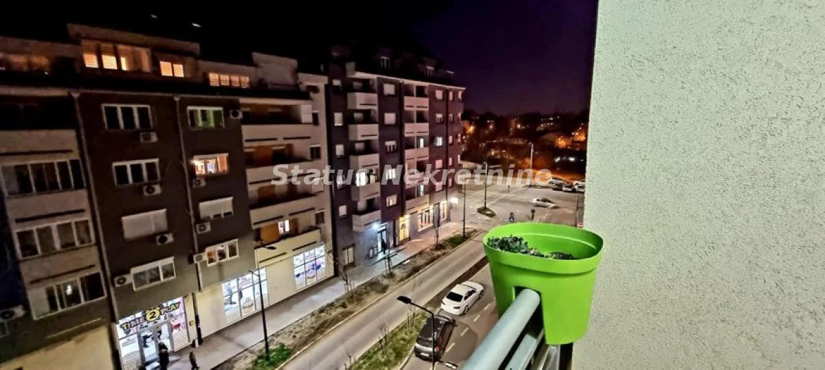 Novo Naselje-Lepa Garsonjera 28 m2 na Četvrtom Spratu-Zakupnina 350e-065/385 8880