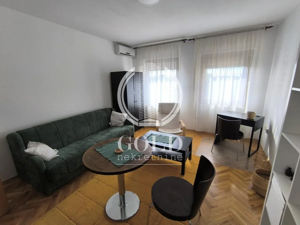 Izdaje se 1.0 stan: Novi Sad-Grbavica, 300e ID#12707