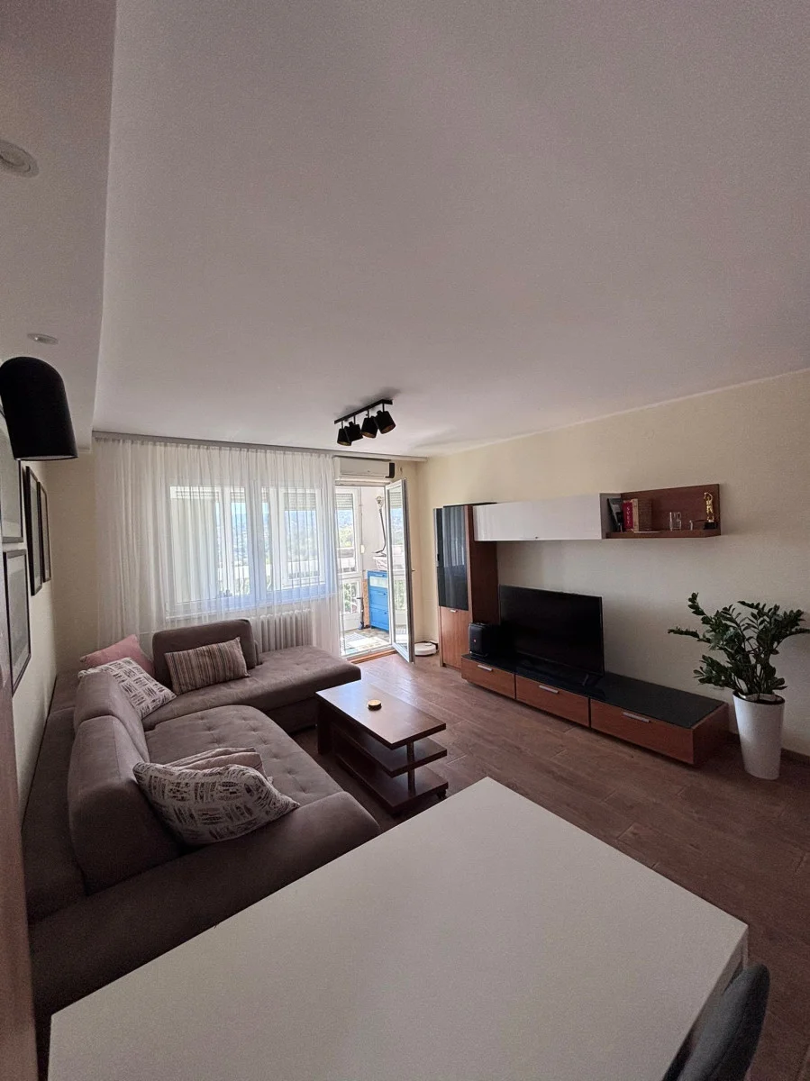 NOVI SAD. LIMAN IV. DVOIPOSOBAN STAN. DVOSTRANO ORIJENTISAN.NAMEŠTEN STAN(Svet nekretnine, Novi Sad, Reg. br. 405)