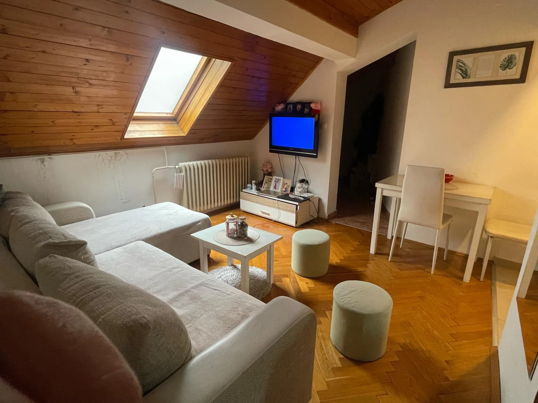 NOVI SAD. CENTAR. JEDNOIPOSOBAN STAN.NAMEŠTEN STAN.(Svet nekretnine, Novi Sad, Reg. br. 405)