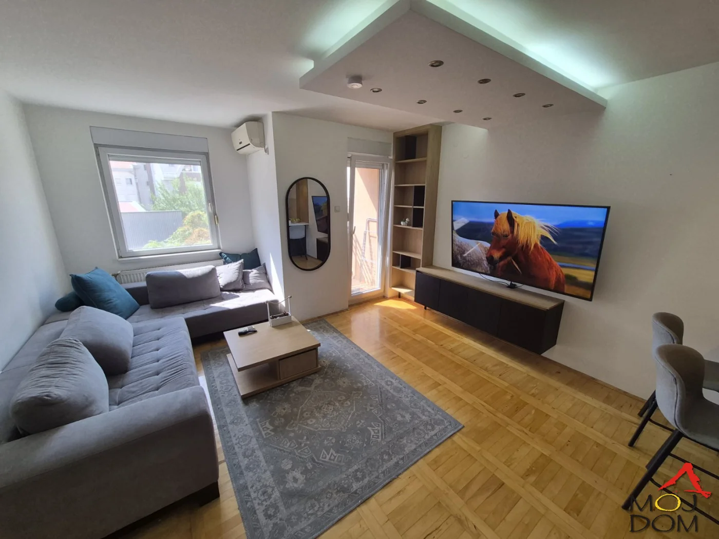 Dvosoban stan na odličnoj lokaciji – Koste Šokice, Novi Sad

Prodaje se funkcionalan i kompletno namešten dvosoban stan površine 42 m², smešten na prvom spratu uredne zgrade sa liftom, u mirnoj ulici Koste Šokice u Novom Sadu.

Stan je pažl