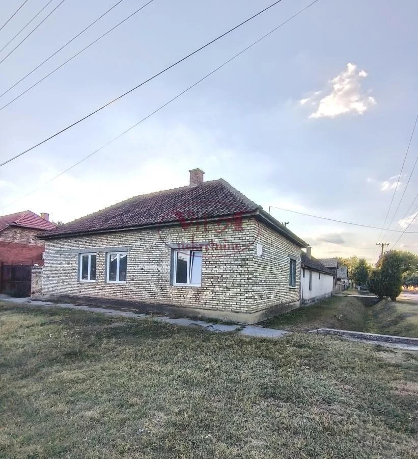 Srbobran, Turija, Odlična kuća na većem placu sa dva ulaza