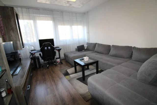 (Svet nekretnine, Novi Sad, Reg. br. 405)