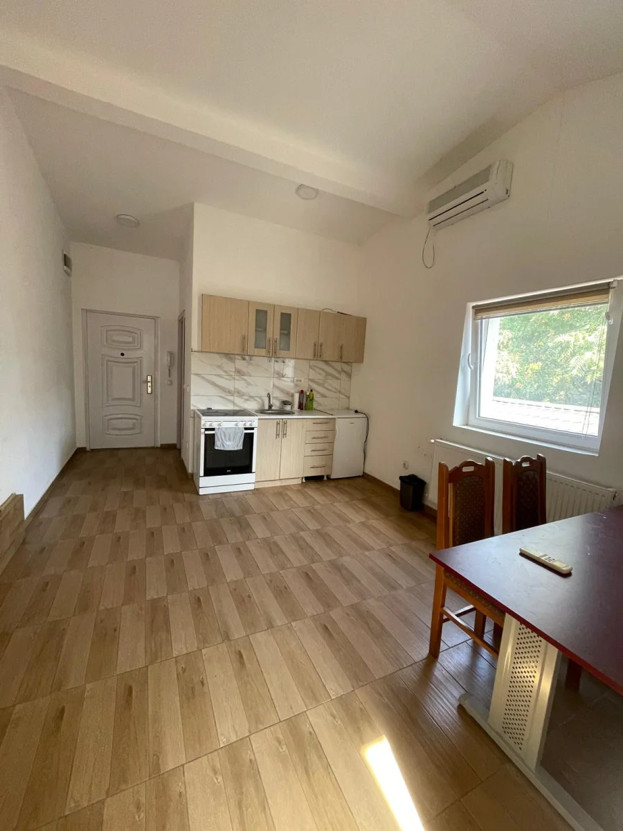 NOVI SAD. SAJAM. JEDNOIPOSOBAN STAN. U CENU SU URAČUNATE REŽIJE STANA(Svet nekretnine, Novi Sad, Reg. br. 405)