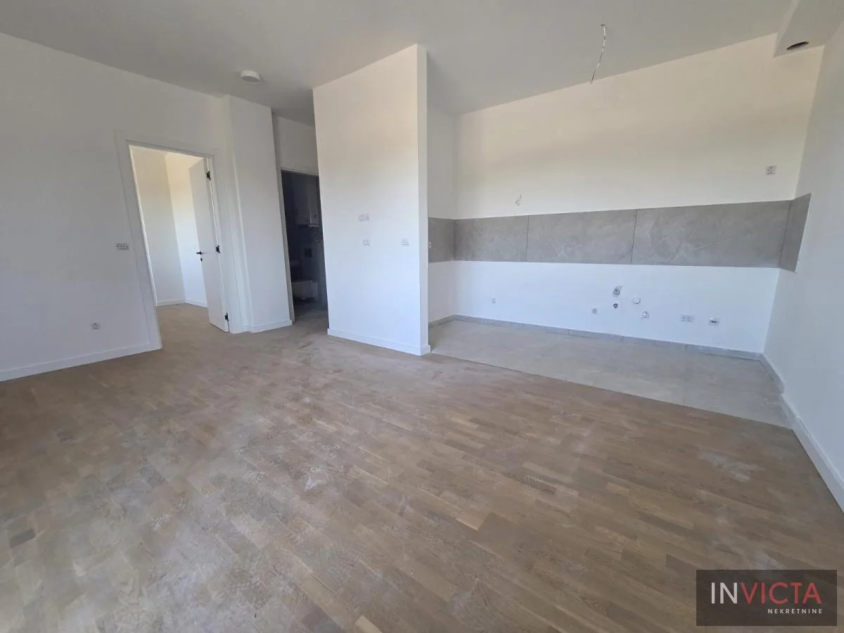 Sremska Kamenica, 1.5-soban stan, 54 m², prizemlje