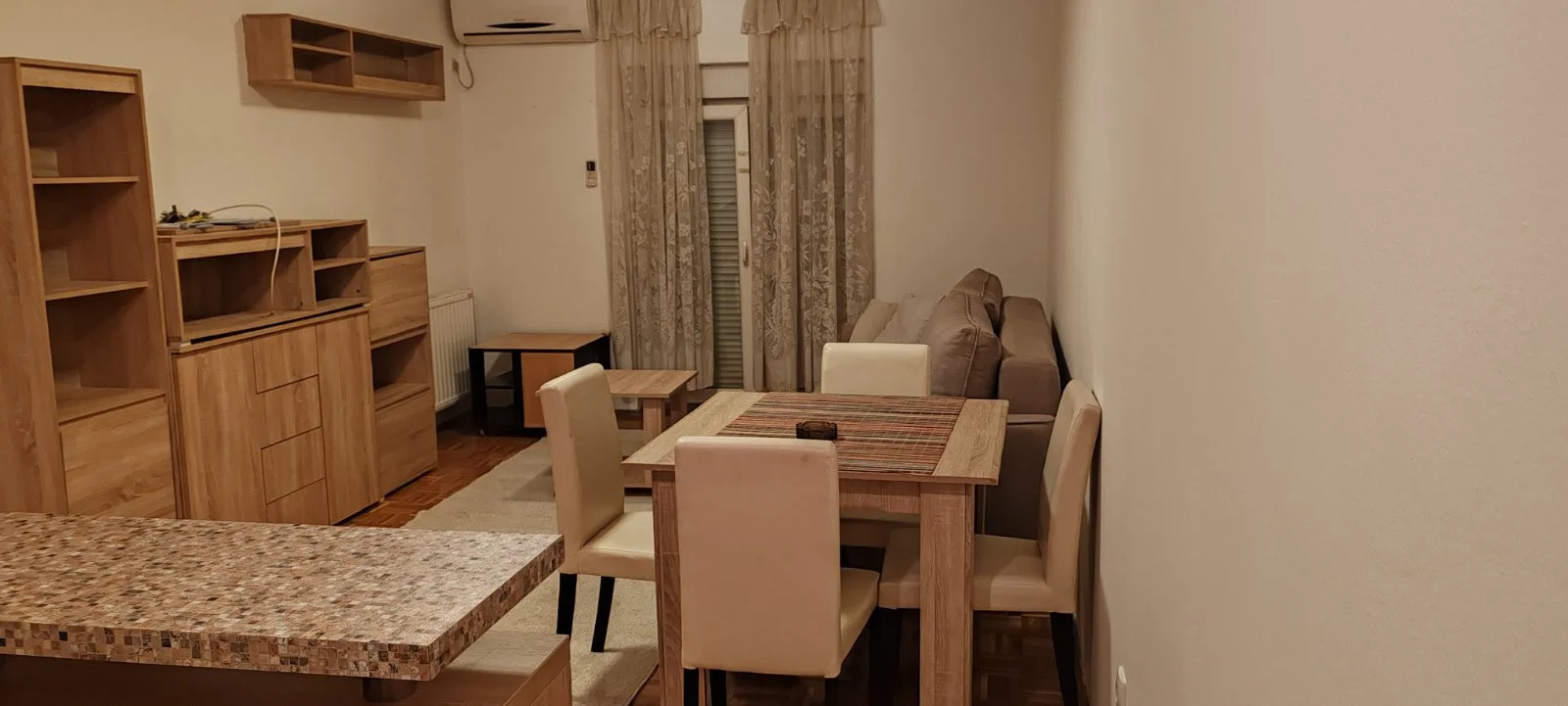 Novi Sad, Adice, namešten jednosoban stan na Adicama – 31m² – 72.500 €
Na prodaju kompletno namešten i iz