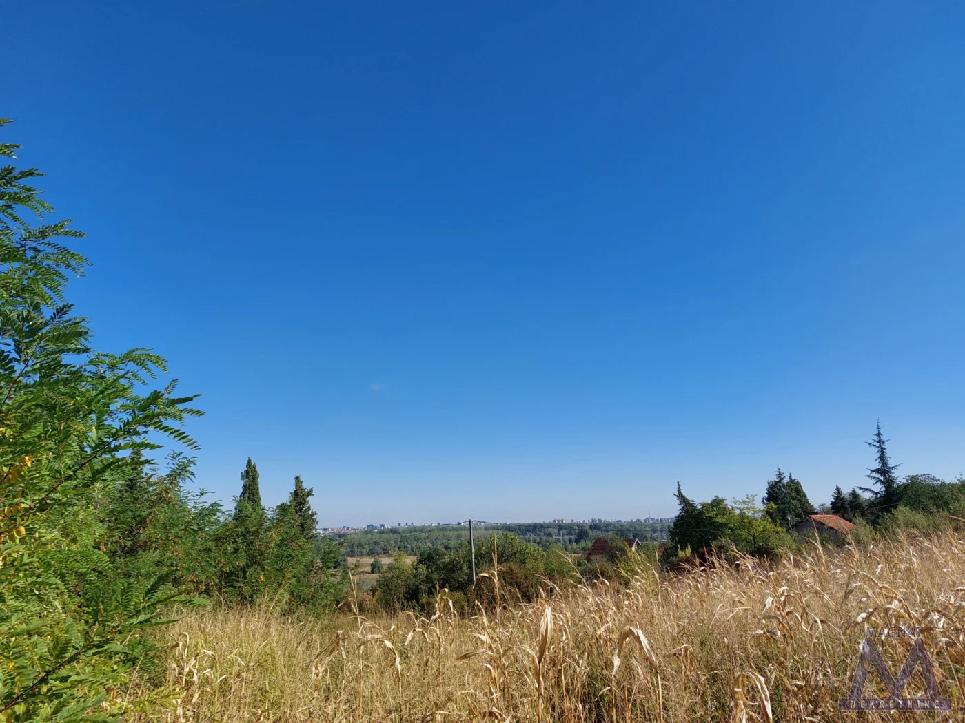 Ledinci - Torine, prodaje se odličan plac od 7880m2, uknjižen, lep pogled.
Plac se nalazi na odličnoj lokaciji, asfaltirana ulica, pored placa prolazi struja, voda i gas.

Mogućnost deljenja u manje parcele.

Za više informacija pozovite 060 - 6