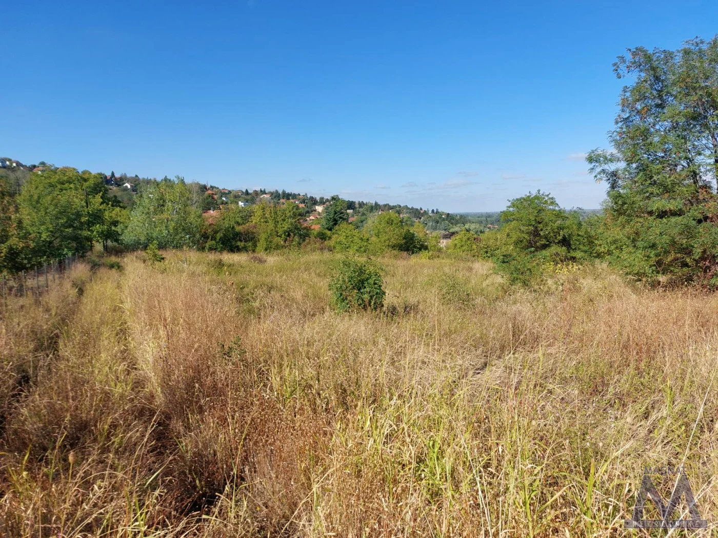 Ledinci - Torine, prodaje se odličan plac od 4952m2, uknjižen, lep pogled.
Plac se nalazi na odličnoj lokaciji, asfaltirana ulica, pored placa prolazi struja, voda i gas.

Mogućnost deljenja u manje parcele.

Za više informacija pozovite 060 - 6